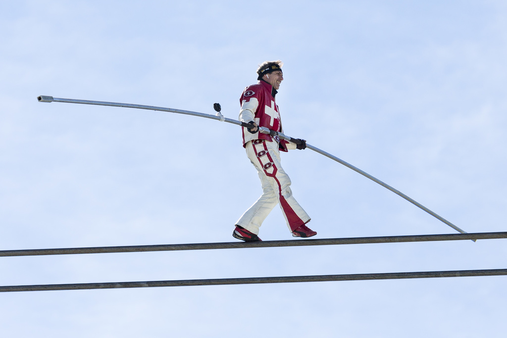 Le funambule Freddy Nock s'est fait connaître depuis les années 1990 en réalisant des exploits inscrits dans le livre Guinness des records.