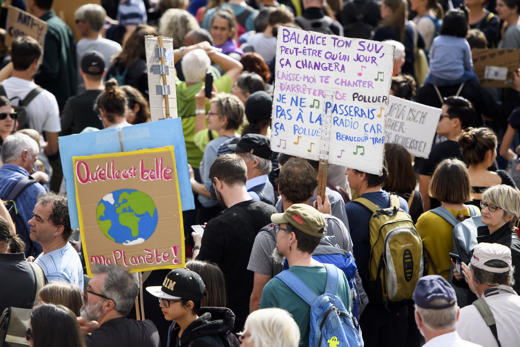 Pour Amnesty, l'inaction des dirigeants face au changement climatique les place en rupture avec les jeunes.