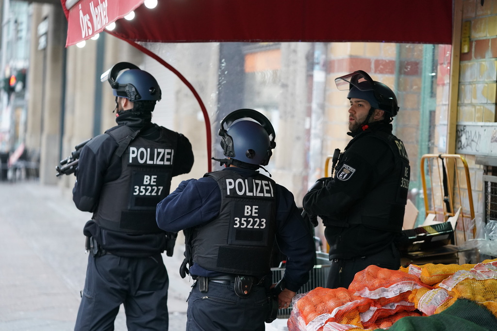 La police a mené une vaste opération en centre-ville.