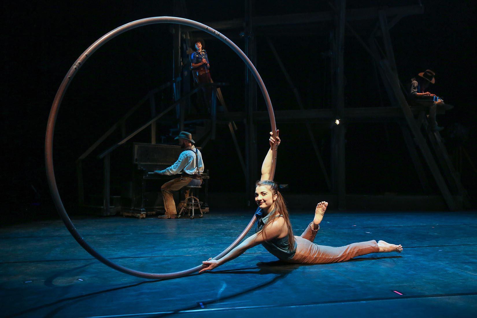 Le Cirque Éloïse et son «Saloon» seront sur les planches du théâtre de Beausobre vendredi et samedi. Au menu: danses, musique live et acrobaties. Un rendez-vous à ne pas manquer.