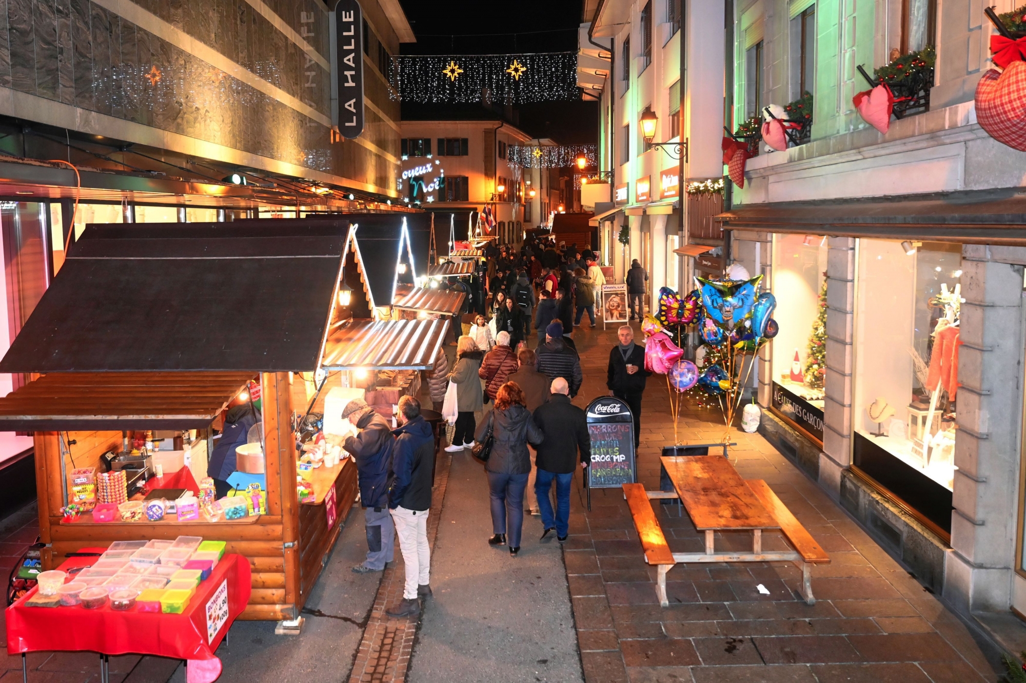 A Nyon, la magie de Noël aurait pu être plus belle sans la pluie. 