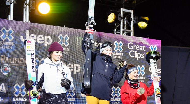 C'est la Française Tess Ledeux qui a privé les deux médaillées olympiques de slopestyle d'un doublé.