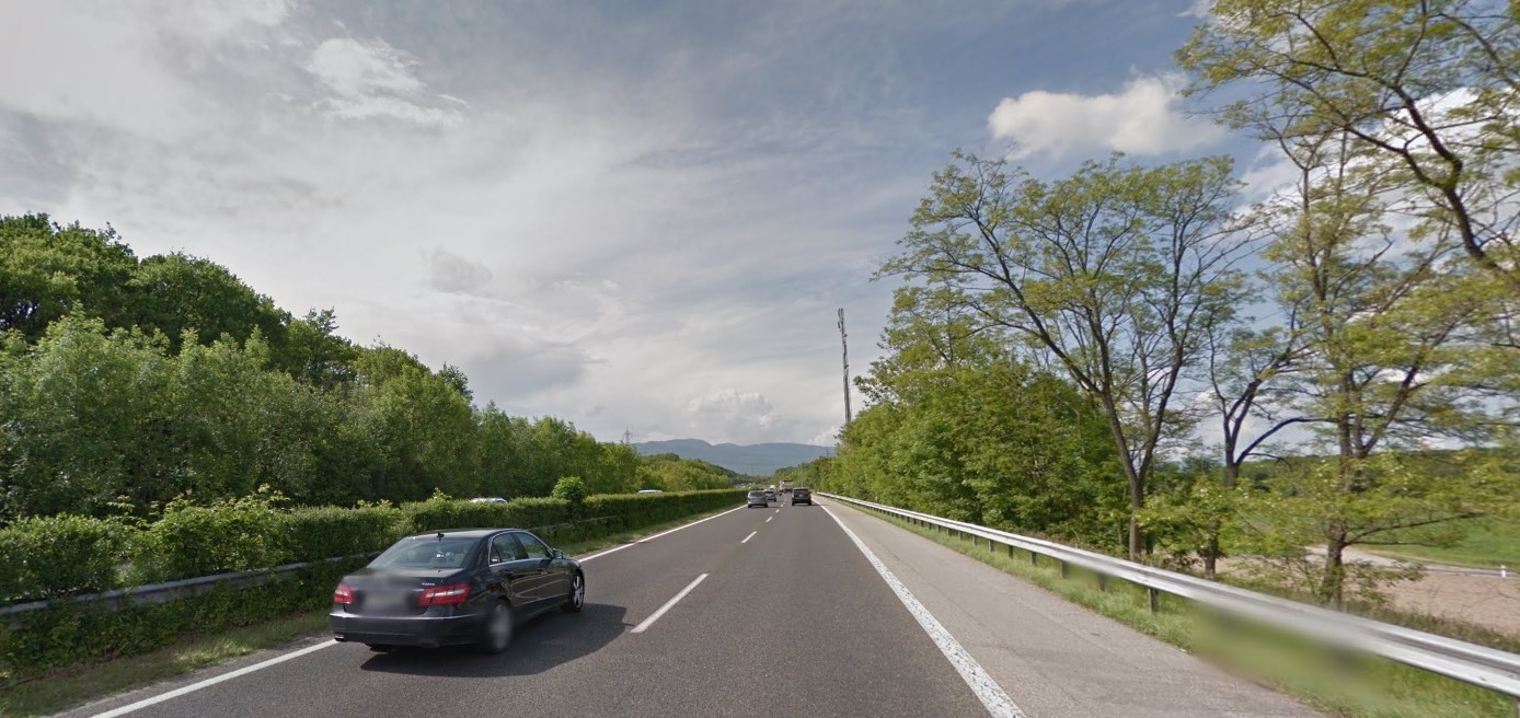 La voiture est sortie de l'autoroute au niveau du cynodrome de Versoix. 