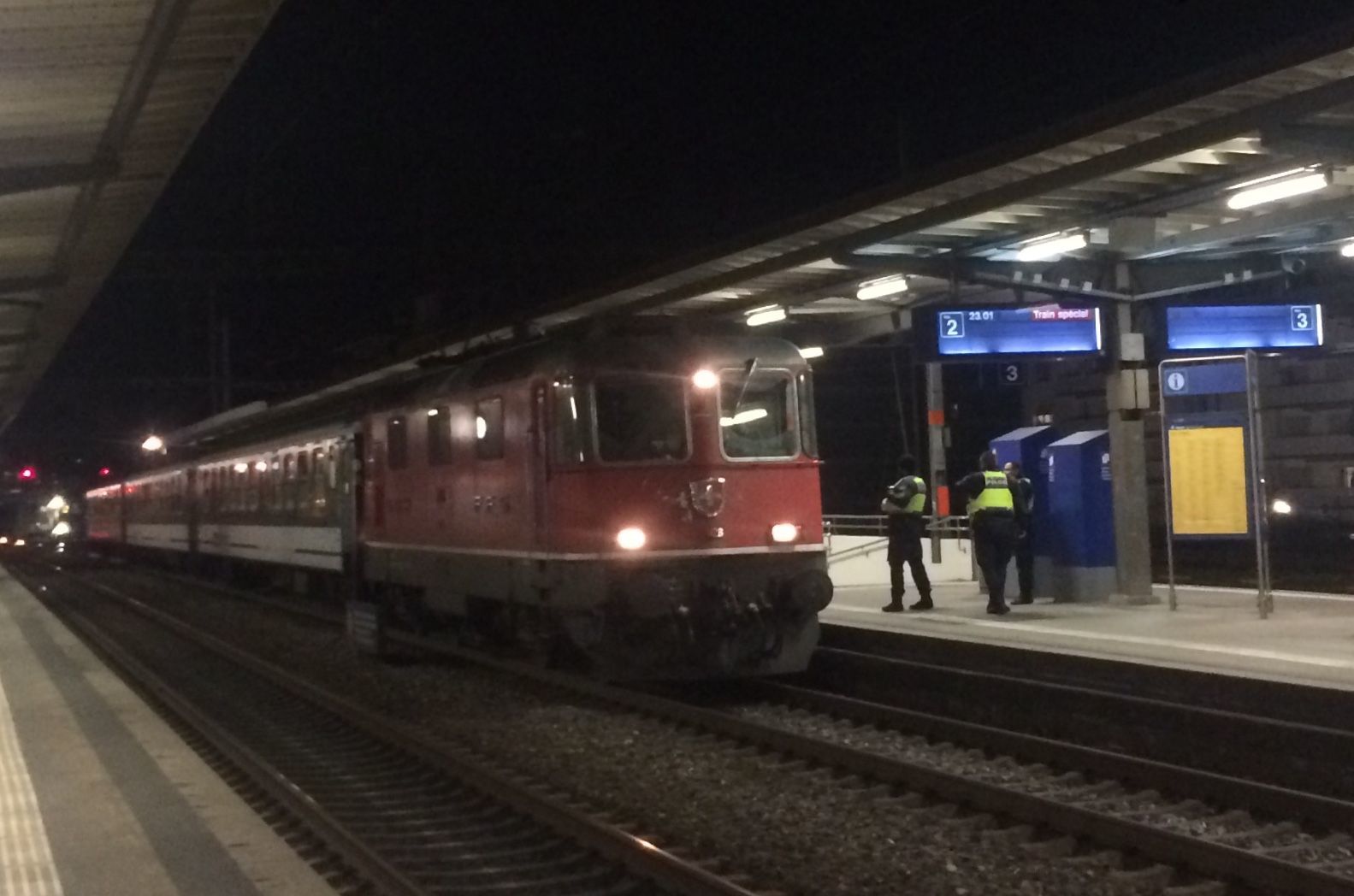 Soulagement en gare de Nyon lorsque le train des Zurichois est parti