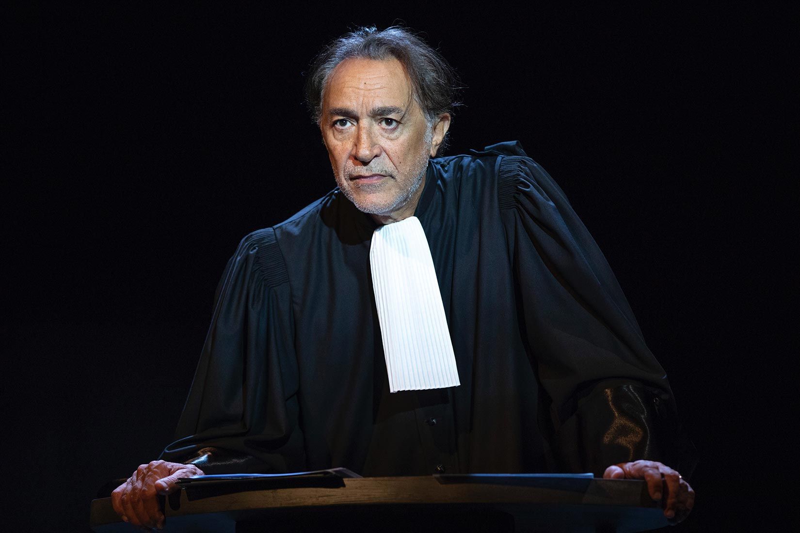 Le comédien Richard Berry sera sur la scène du théâtre de Beausobre ce mercredi pour y faire revivre les grands procès de l’histoire judiciaire française.