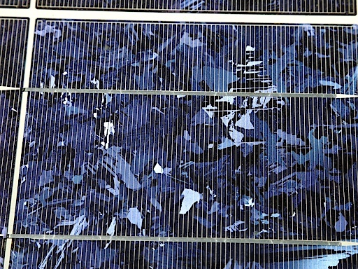 Détail d'un module photovoltaïque sur le toit d'un bâtiment vaudois (photo symbolique).