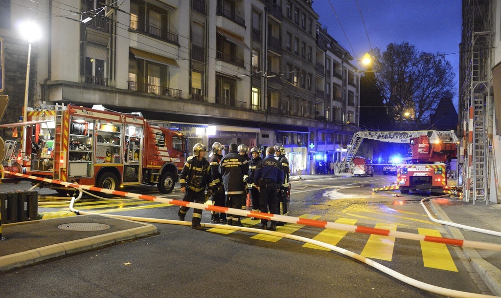 L'origine du feu n'est pas déterminée. Une enquête a été ouverte.