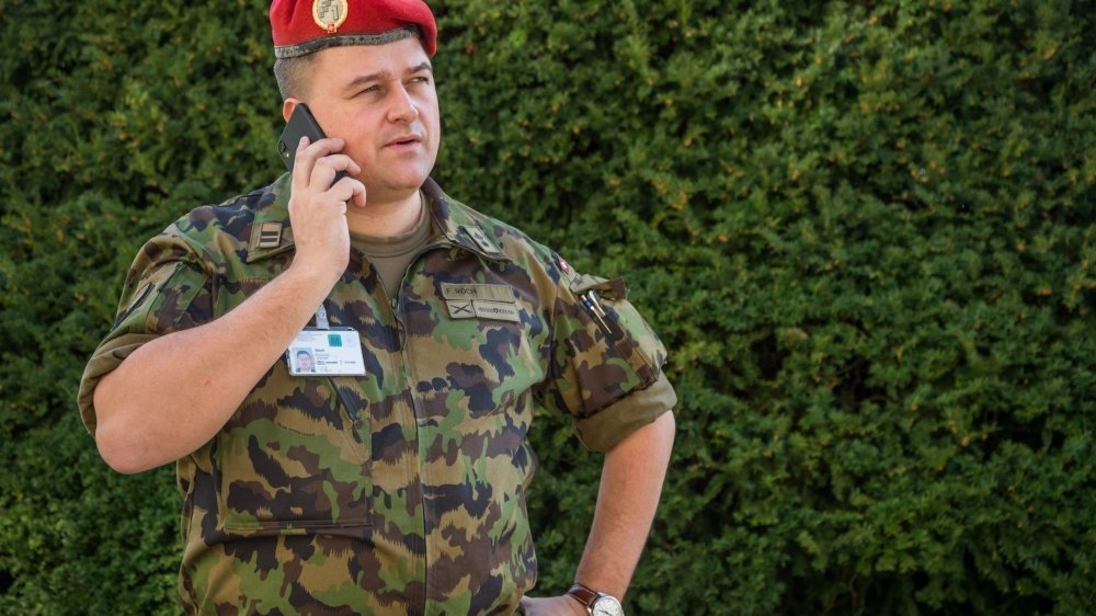 François Roch en tenue de lieutenant-colonel est sur le pied de guerre depuis que la crise du coronavirus s'est déclarée.