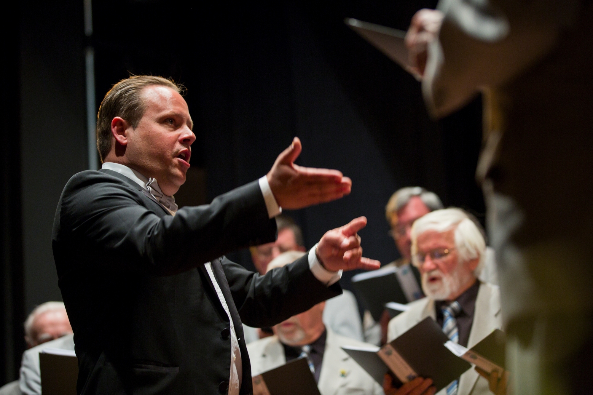 Musicien formé à Genève, Olivier Borer dirige le chœur du Léman depuis vingt ans.