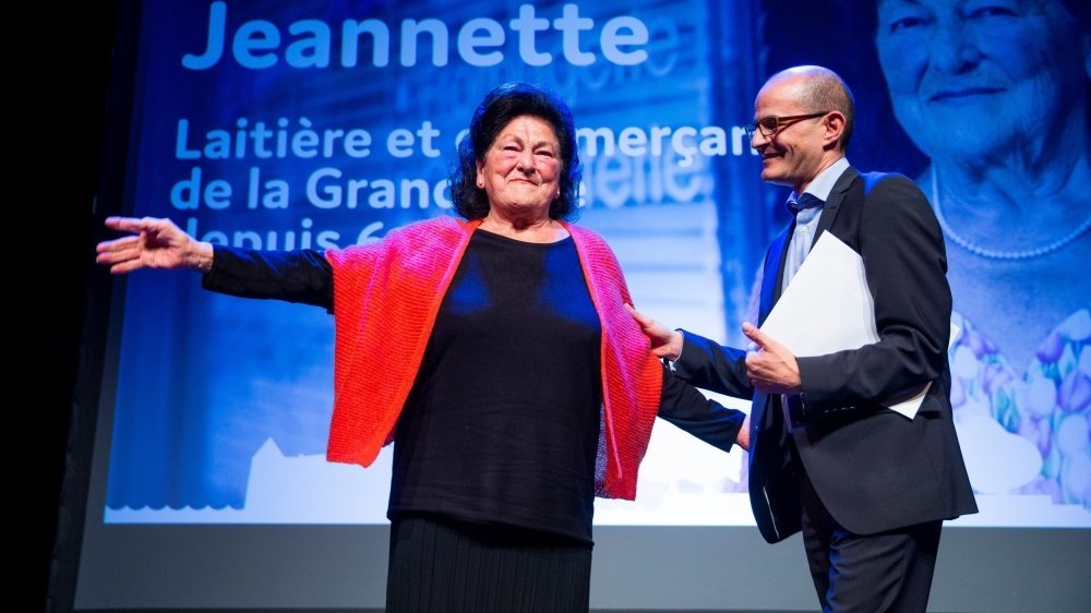 Jeannette a reçu le Prix de la Ville sous les ovations du public, félicitée notamment par le municipal Giorgio Micello. 