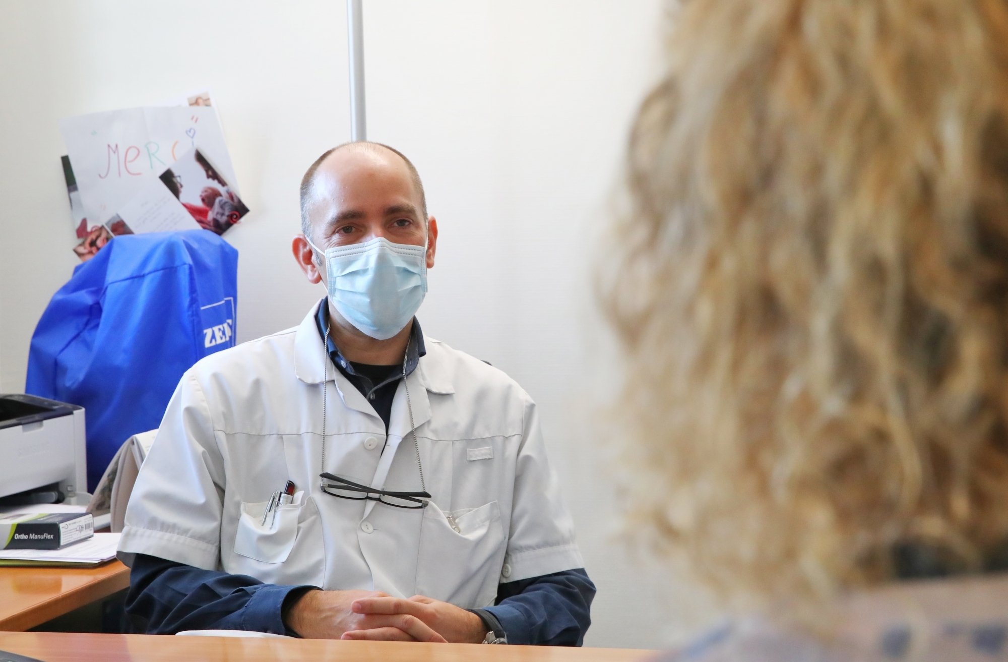 Olivier Pasche, docteur au Centre médical renforcé de Thierrens, se dit très inquiet et révolté de la situation dans les EMS.