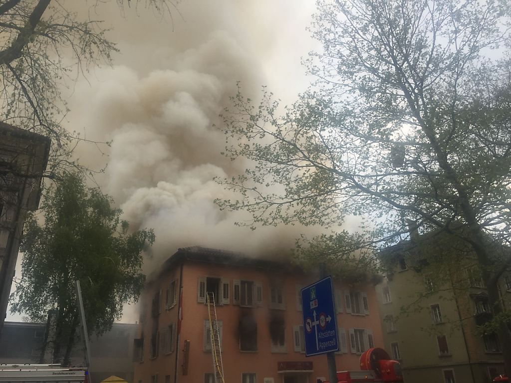 L'incendie s'est déclaré dimanche matin dans cet ancien hôtel de St-Gall.