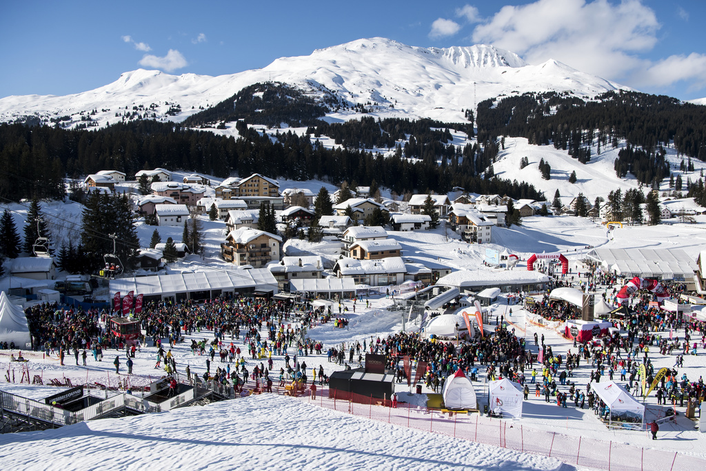 Vue générale de la zone d'arrivée lors du slalom géant féminin de Coupe du monde qui s'est disputé à Lenzerheide en janvier 2018.