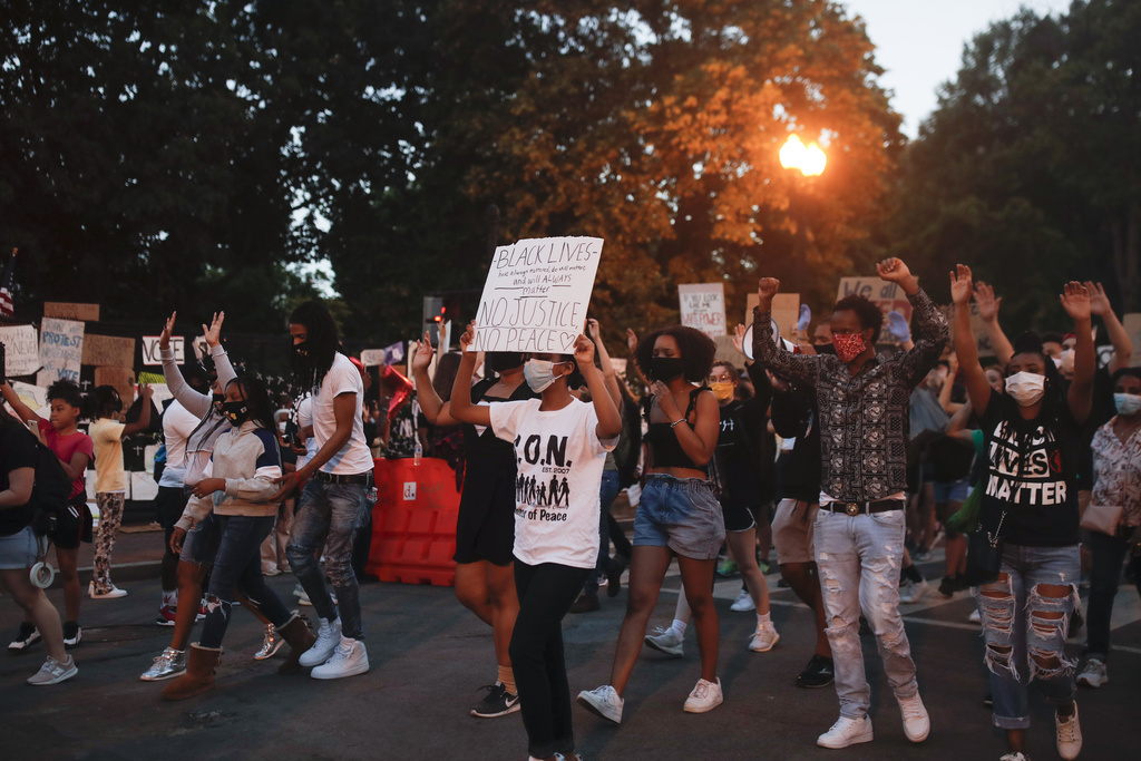 Malgré la multitude d'actions autour des mouvements "Black Lives Matter", des intellectuelles afro-américaines pointent du doigt les limites des réseaux.