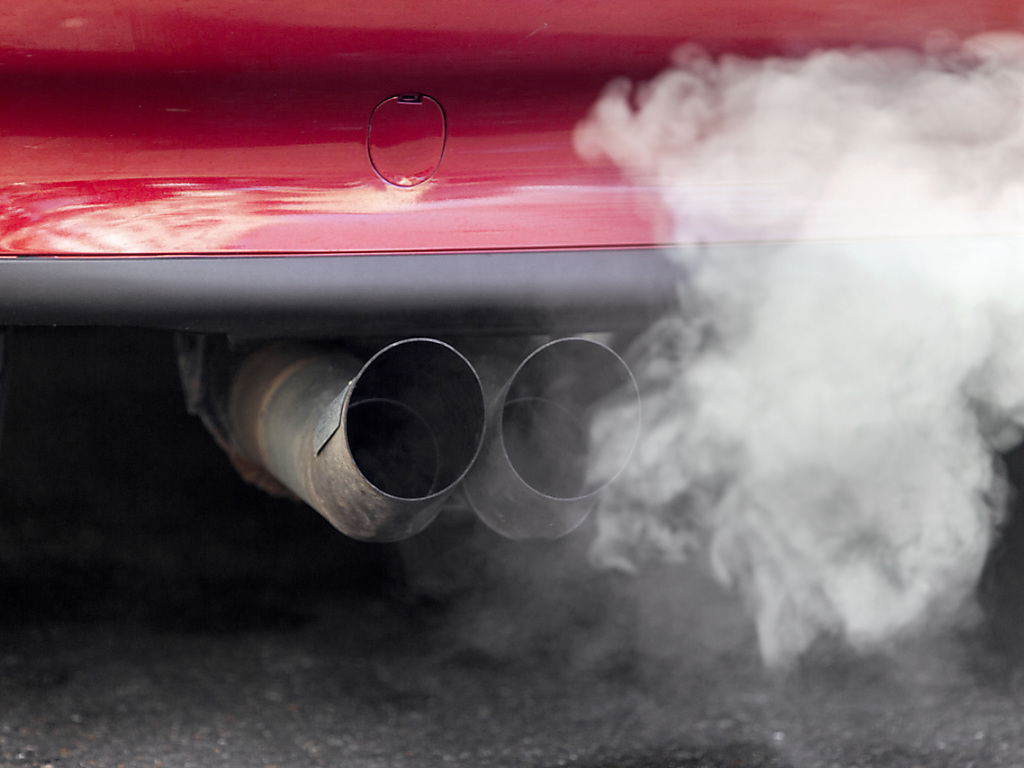 Les émissions de CO2 liées aux carburants sont restées inchangées en 2019 par rapport à 2018. Si la part de biocarburants et de véhicules électriques a poursuivi sa hausse, le trafic a toutefois augmenté, en particulier avec des véhicules à fort taux démission (archives).