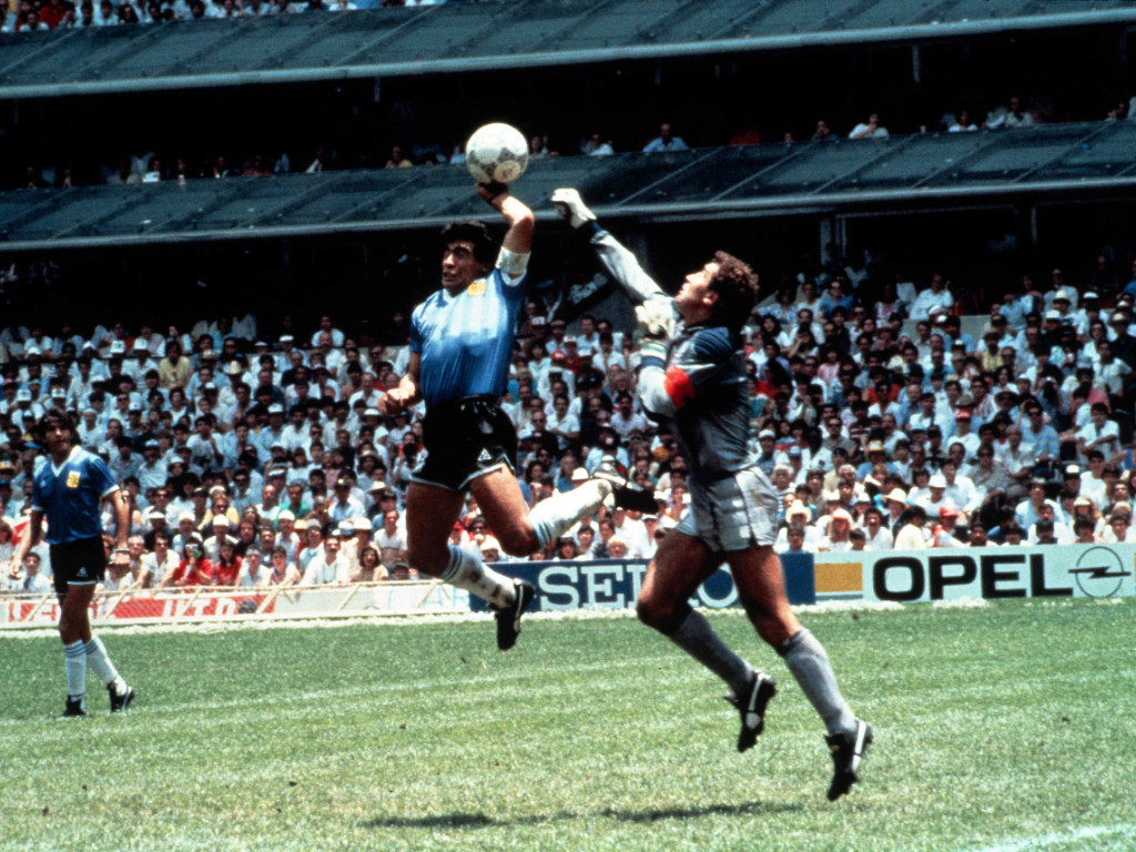 La FIFA avait qualifié ce 2-0 de "but du siècle".