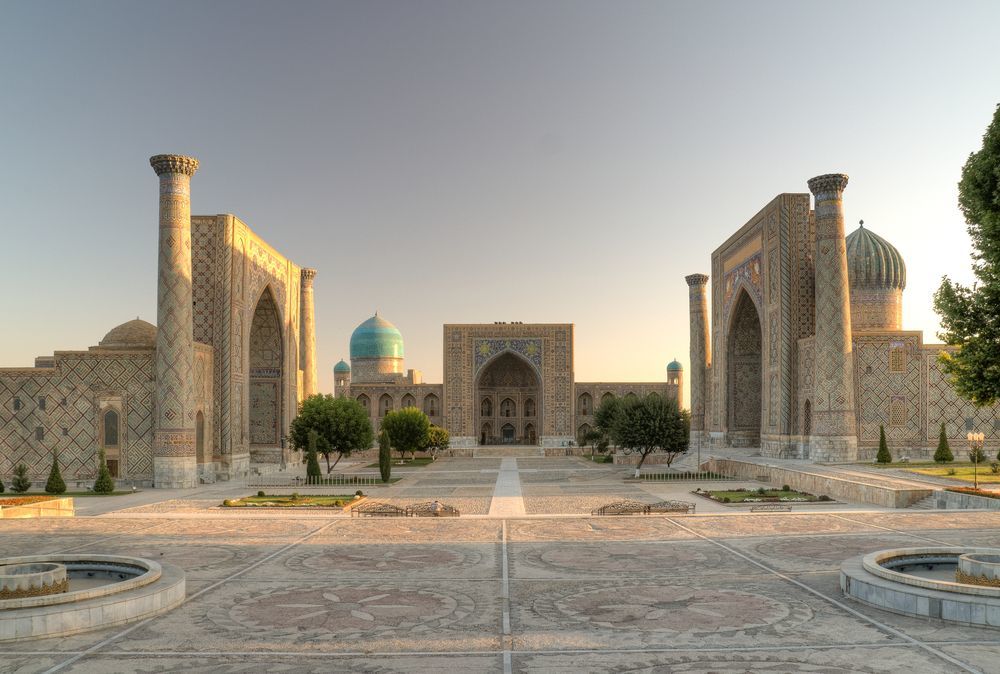 L'Ouzbékistan veut que les touristes reviennent dans des lieux comme Samarcande, (ici le Registan), proclamée en 2001 par l'UNESCO carrefour de cultures et site du patrimoine mondial.