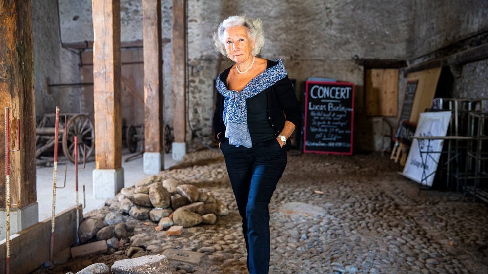 Anne Lanarès-Faugère a décidé de baptiser son espace culturel La Grange de Nane. Un clin d’œil à sa sœur, qui l'appelait ainsi lorsqu'elles étaient petites, et à ses petits-enfants qui utilisent à leur tour ce surnom.