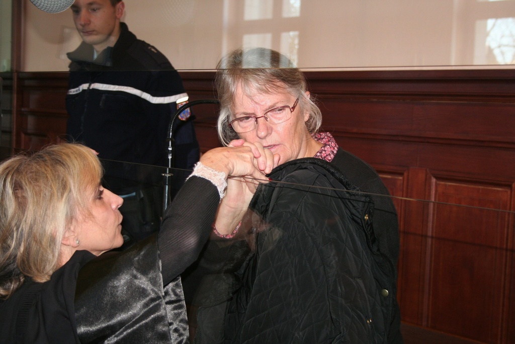 Jacqueline Sauvage, ici avec son avocate, avait été condamnée pour le meurtre de son mari violent.