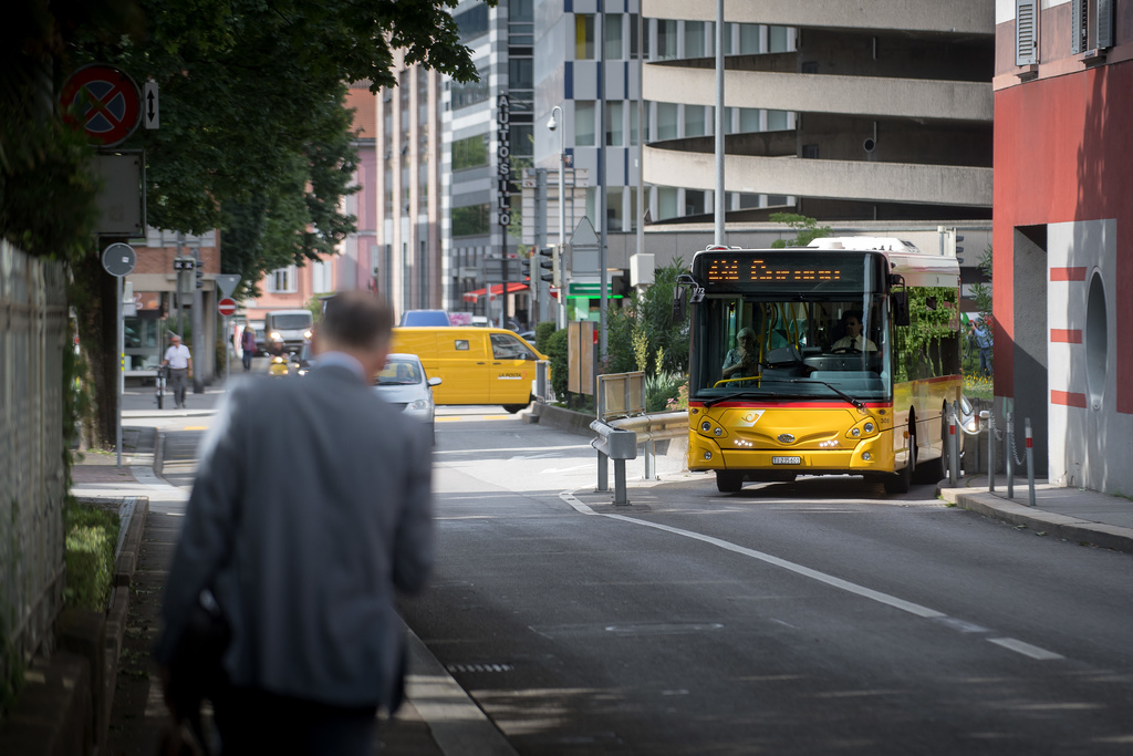 L'Office fédéral de l'énergie, CarPostal et les transports publics zurichois VBZ ont présenté leurs projets pour une meilleure stratégie énergétique des transports publics ce lundi (illustration).