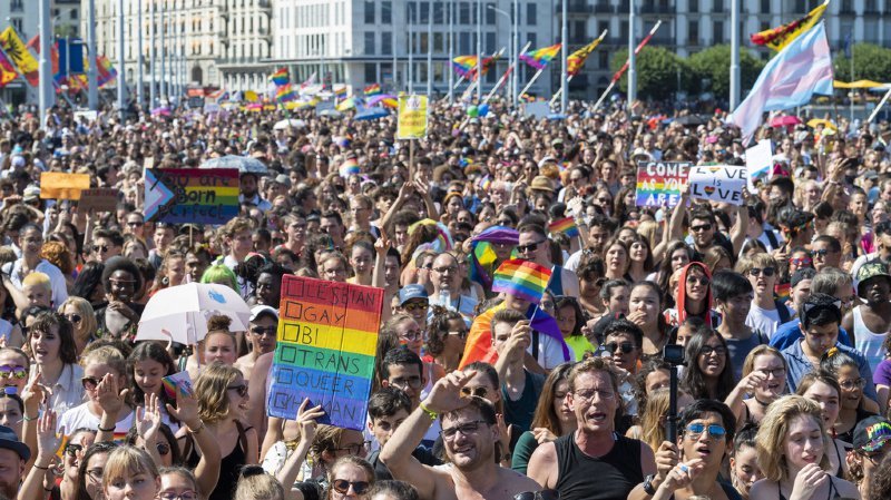 En 2019, 35 000 personnes étaient descendues dans les rues de Genève lors de la pride. (Image d'archives)