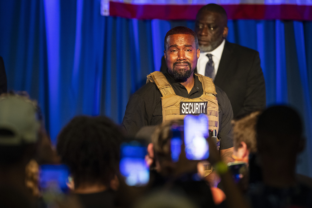Le premier meeting de Kanye West a fait le tour du monde dimanche.