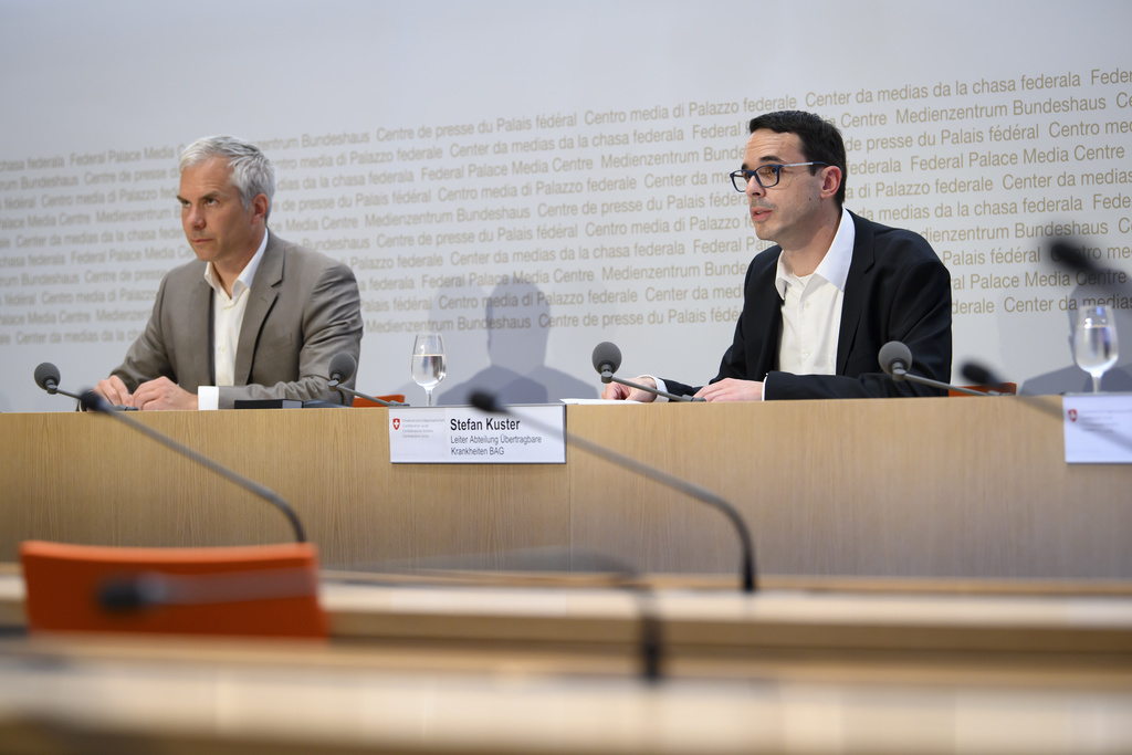 Stefan Kuster, chef de la division Maladies transmissibles de l'OFSP, a évoqué le décès d'un trentenaire dû au Covid-19. Il s'agit d'une erreur, l'homme est toujours vivant.