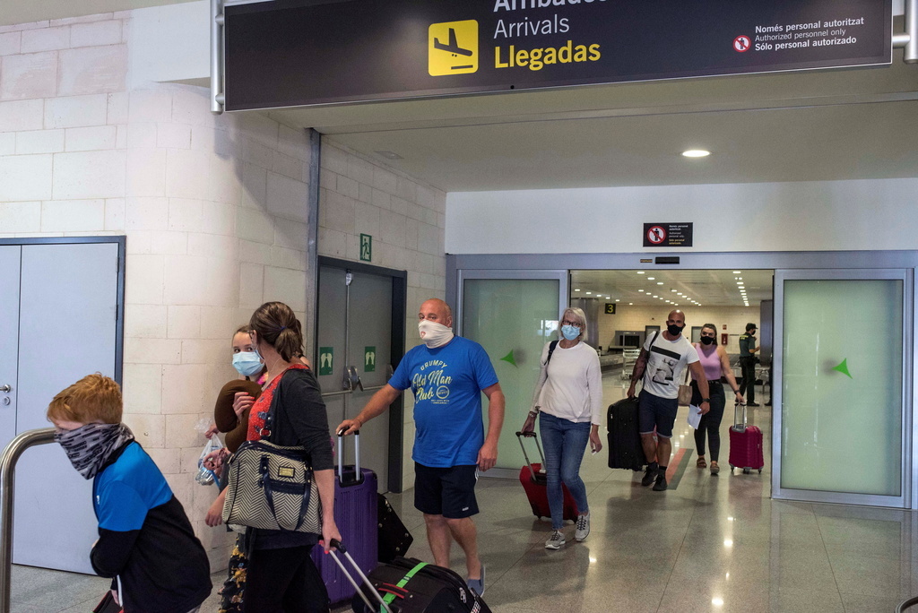 Les touristes suisses de retour d'Espagne devront rester confinés durant deux semaines.