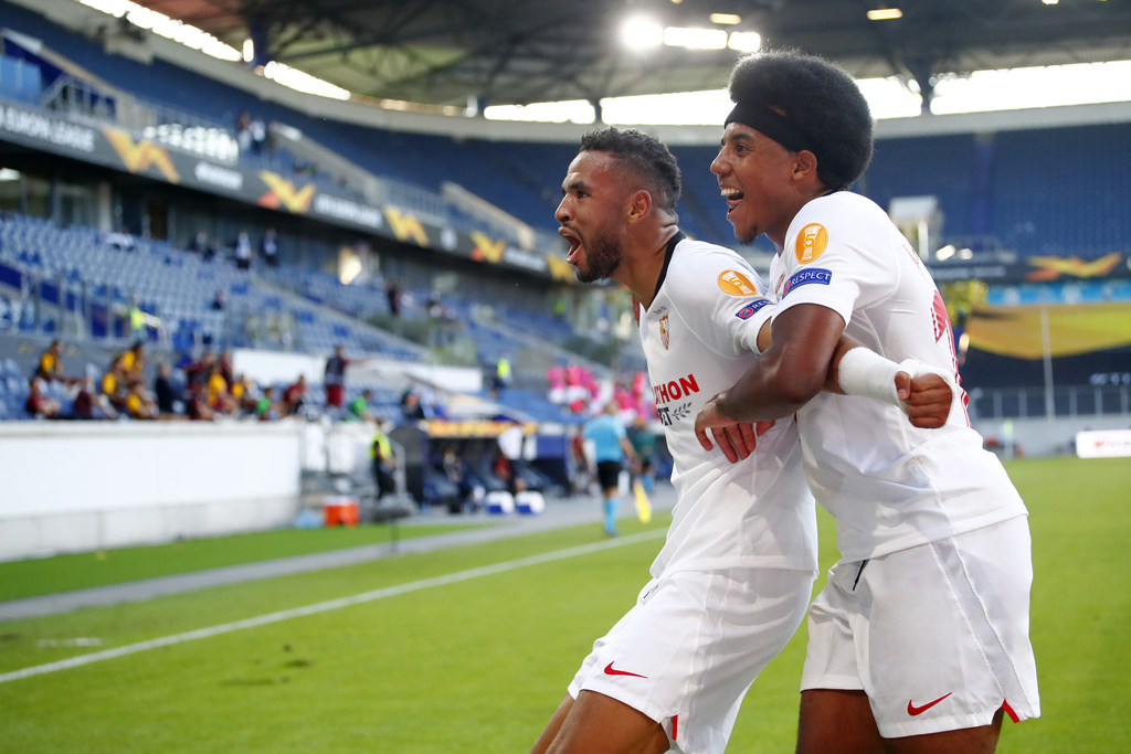 Youssef En-Nesyri célèbre avec Jules Kounde le 2e but de Séville.