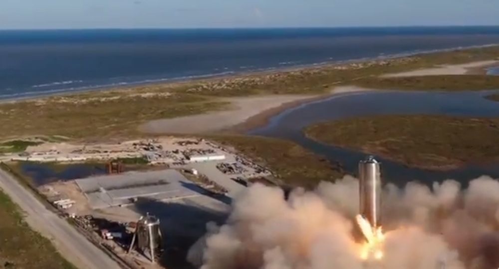Le prototype de Starship est, à ce stade, très grossier: c'est un grand cylindre métallique, construit en quelques semaines par les équipes de SpaceX.