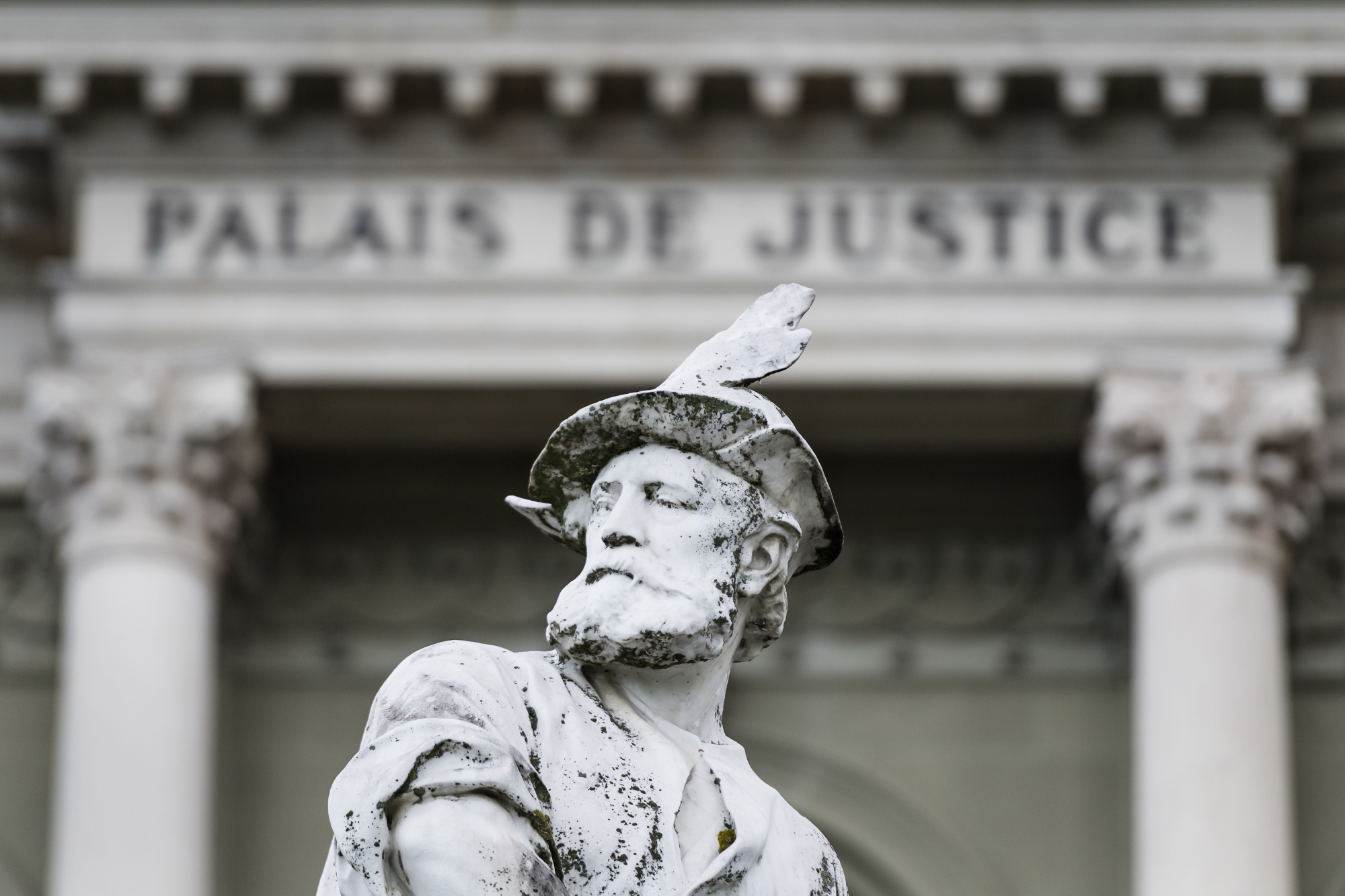 La statue de Guillaume Tell trone devant le palais de justice de Montbenon. Image d'illustration.