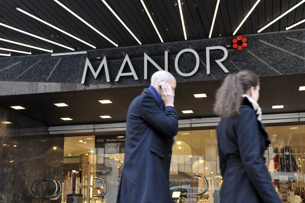 Ce sont d'abord les succursales Manor de Vésenaz, Chavannes, Bienne et Monthey, qui verront des boutiques Fnac ouvrir en leur sein.