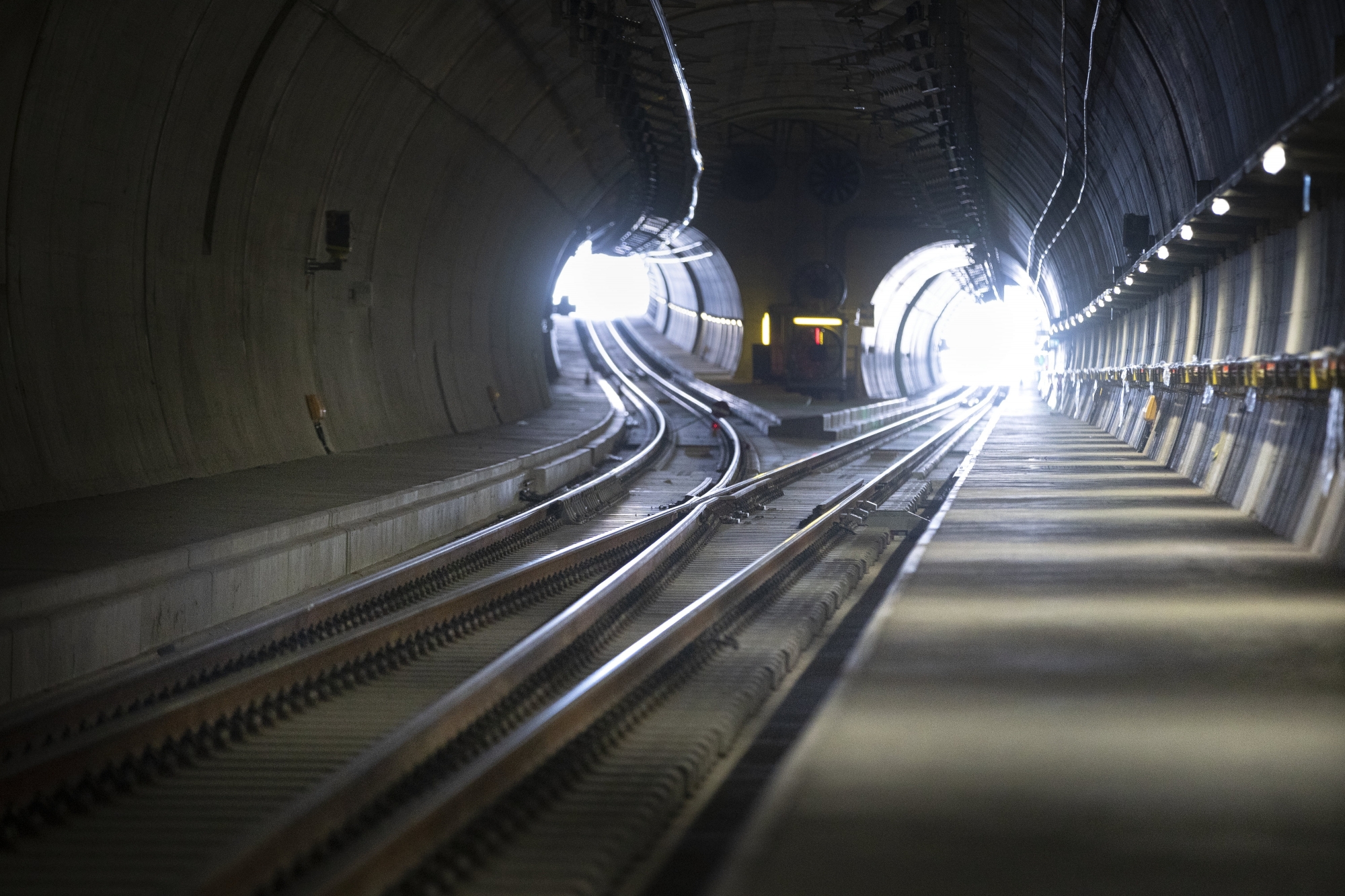 Il s’agit du plus grand projet de tunnel en Suisse, après ceux du Gothard et du Lötschberg.