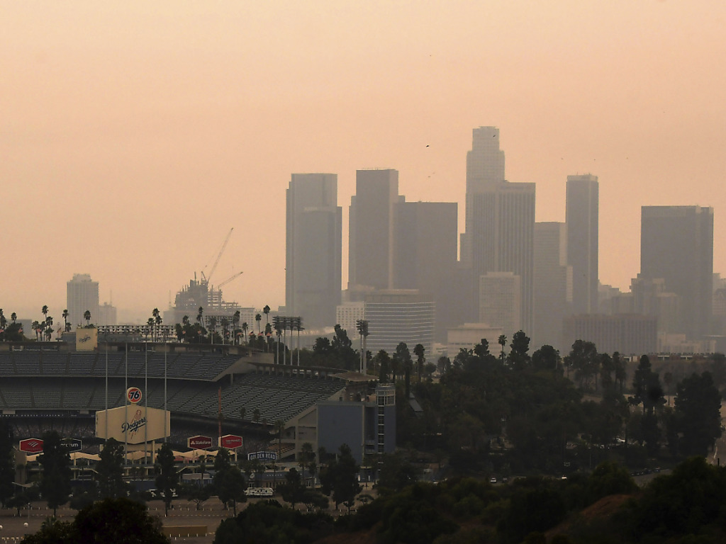 Des nuages de particules, causés par les incendies qui ravagent actuellement la Californie, sont visibles ici à Los Angeles. Des particules sont aussi présentes en Europe, transportées par des courants de haute altitude (photo prétexte).