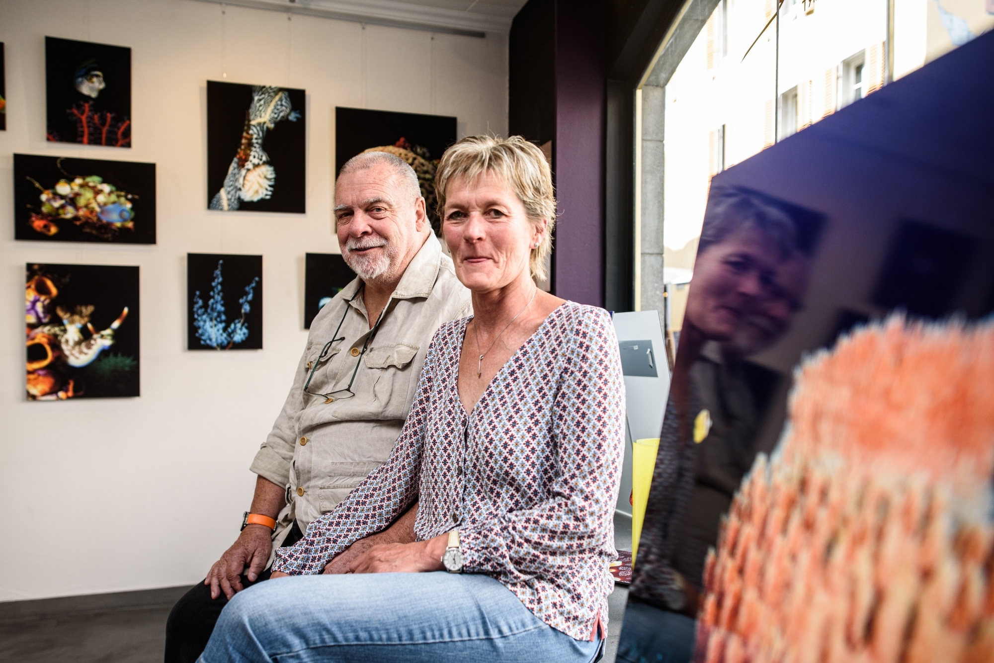 Julia Deville expose ses photos sous-marine à la galerie d'art Esquisse à Nyon, en compagnie de son mari Michel Deville.